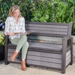 4'4 X 2' Keter Hudson Plastic Garden Storage Bench (1.33m X 0.61m) 13 4'4 X 2' Keter Hudson Plastic Garden Storage Bench (1.33m X 0.61m) -Lifetina Shop 249478 keter hudson storage bench insitu3 min